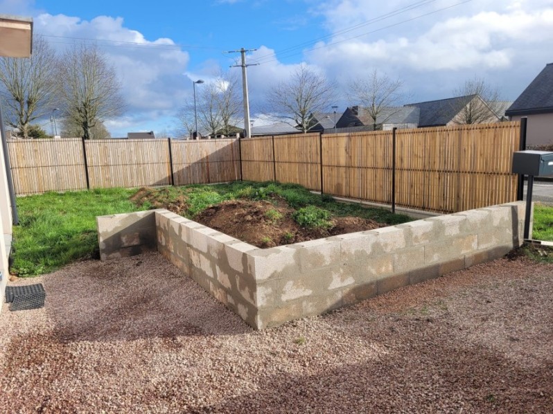 photo d'un muret monté par entreprise multiservices cjal