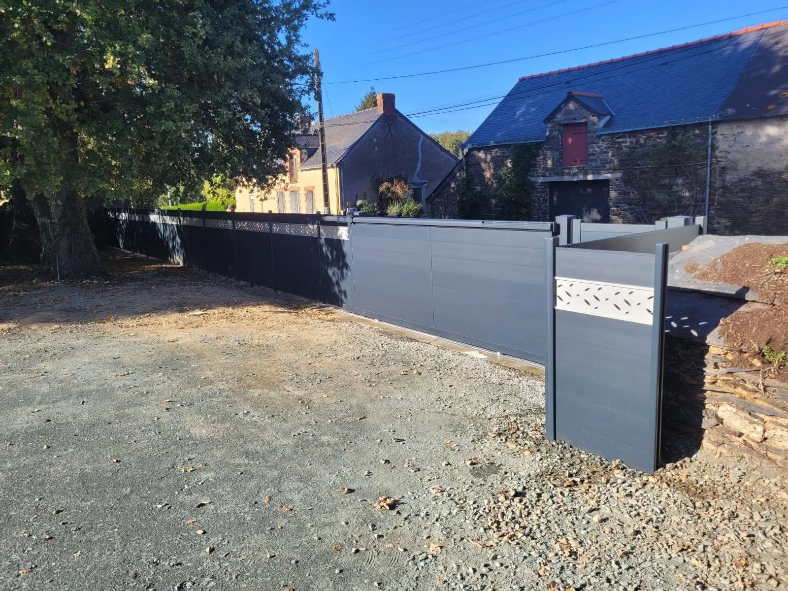 photo d'un portail électrique posé par Christophe Daval entreprise cjal